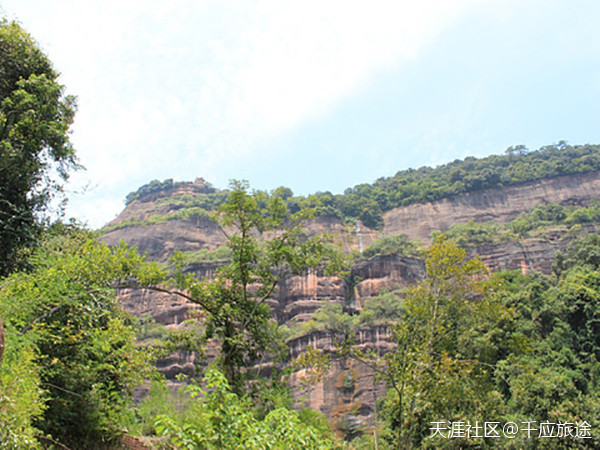 红石遗迹手机版:丹霞山有土匪洞，看奇特地质遗迹
