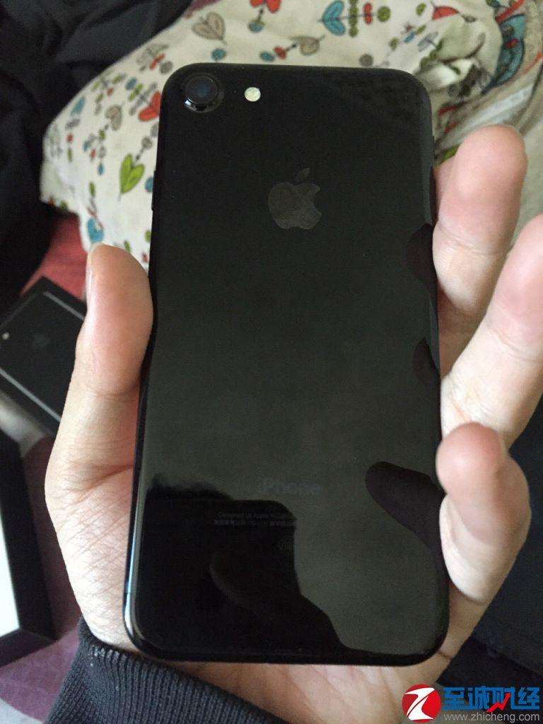 苹果7手机屏幕亮着死机苹果手机突然死机了但是屏幕亮着