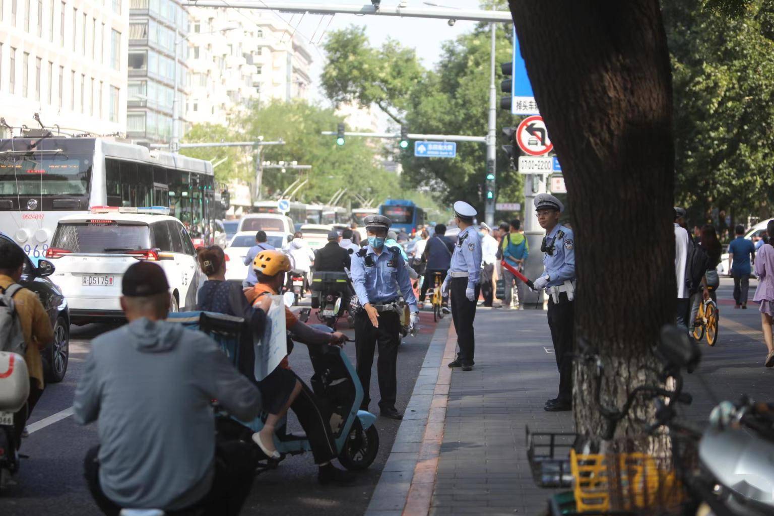 苹果手机抠图:电动自行车死亡事故增一成，北京交警提示：守法骑行